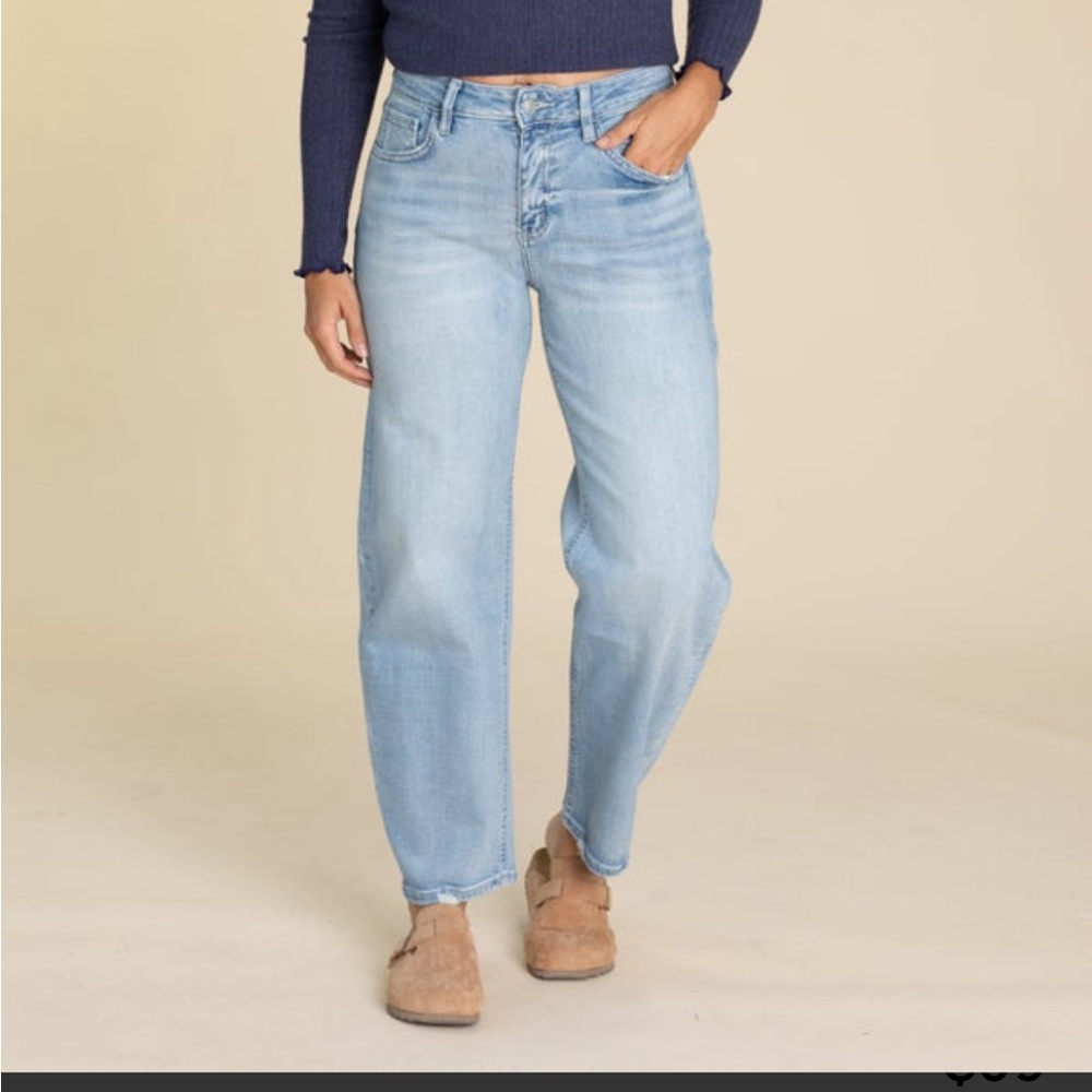 Light Wash High-Rise Wide Leg Women's Jeans